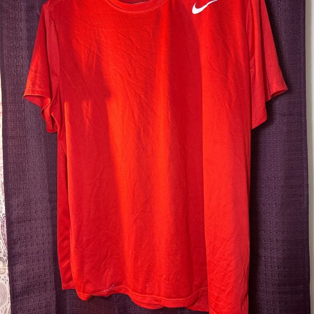 Nike Men's Vivid Red Short Sleeve Tee
